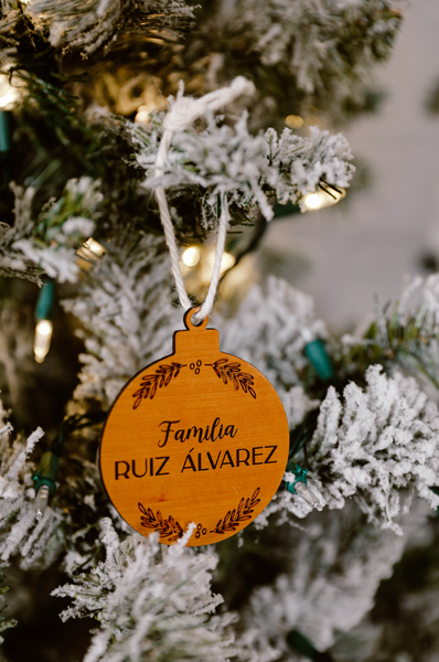 Ornamentos Personalizados en Madera (Paquete de 5)